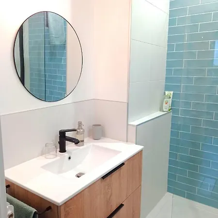 Et Salle De Bain De Privee Proche De Pau *